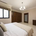 Jacuzzi Terrace Getaway With Valletta Views