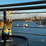 Jacuzzi Terrace Getaway With Valletta Views