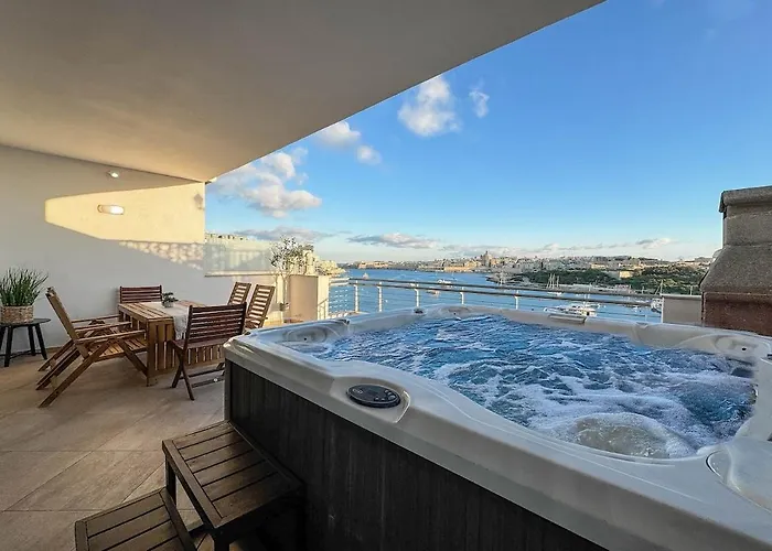 Jacuzzi Terrace Getaway With Valletta Views