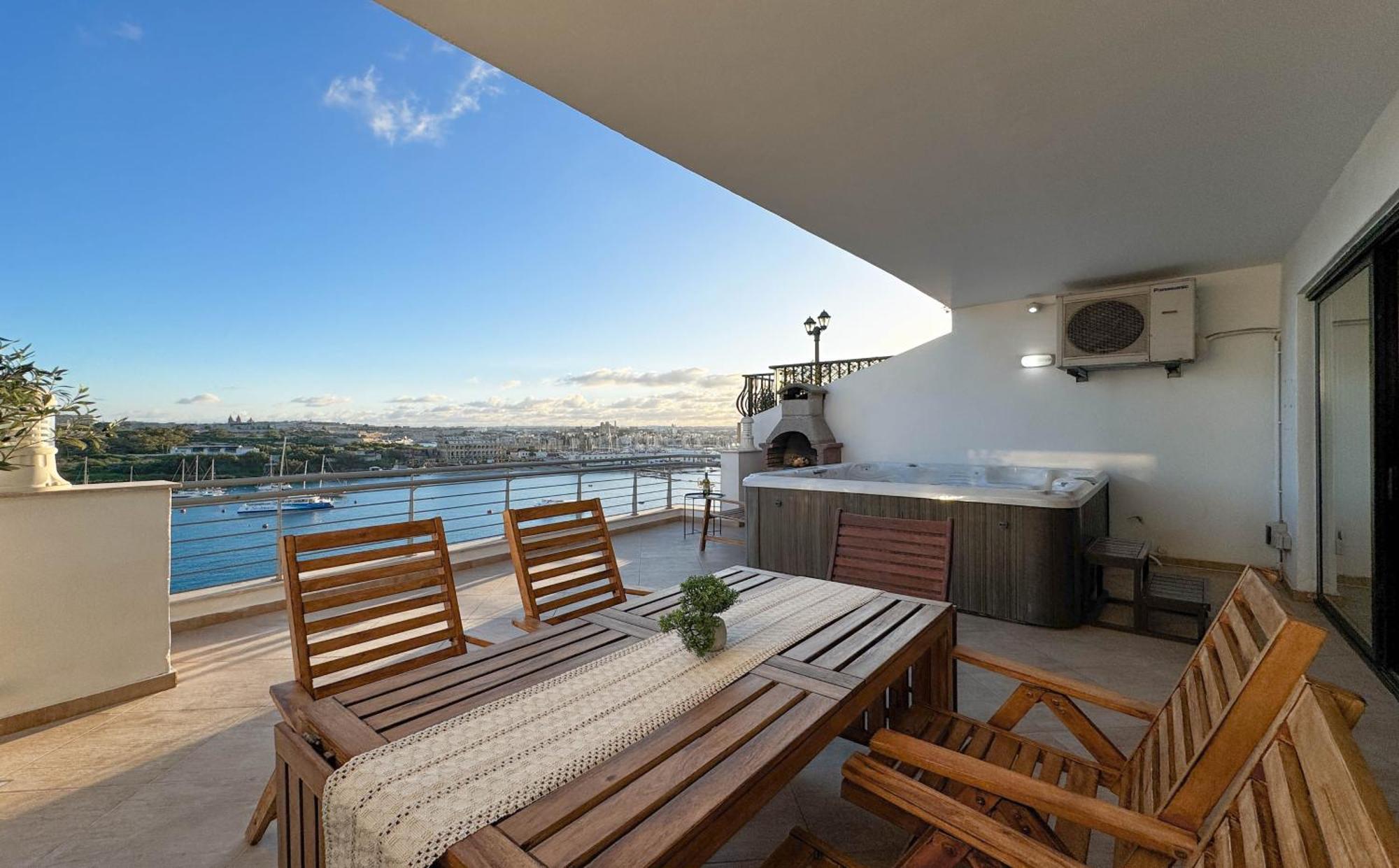 Jacuzzi Terrace Getaway With Valletta Views