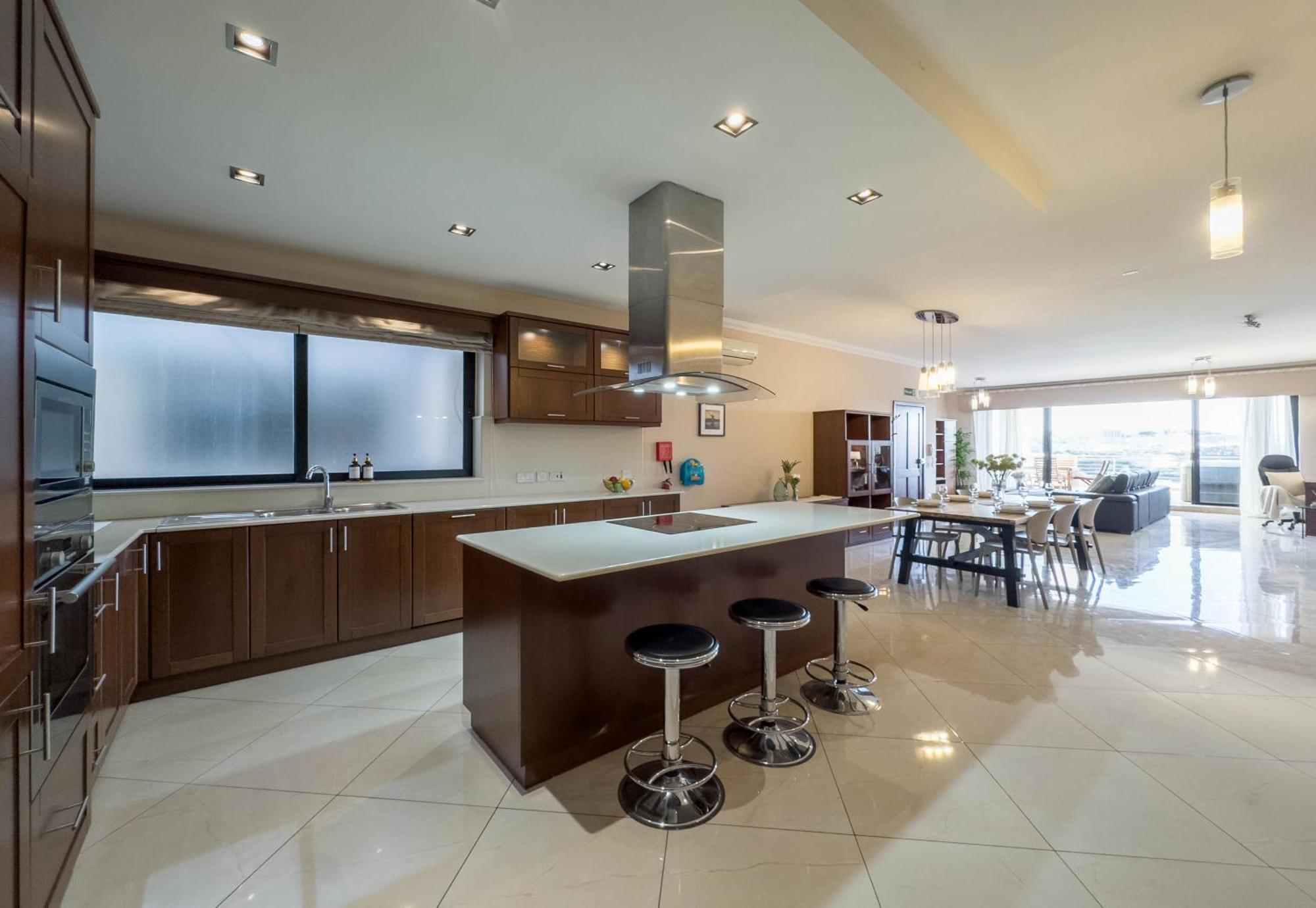 Jacuzzi Terrace Getaway With Valletta Views Apartamento *