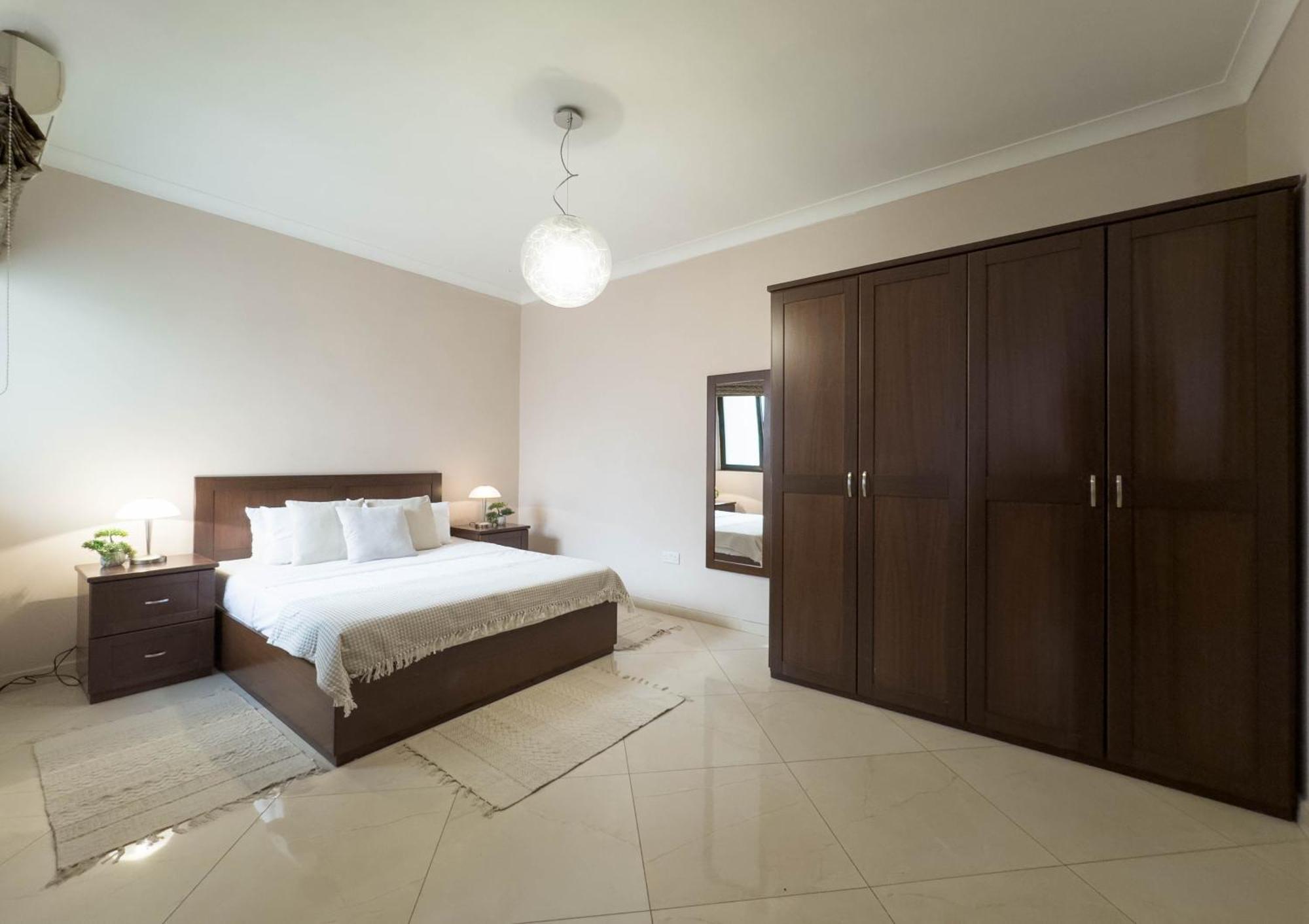 Jacuzzi Terrace Getaway With Valletta Views Apartment