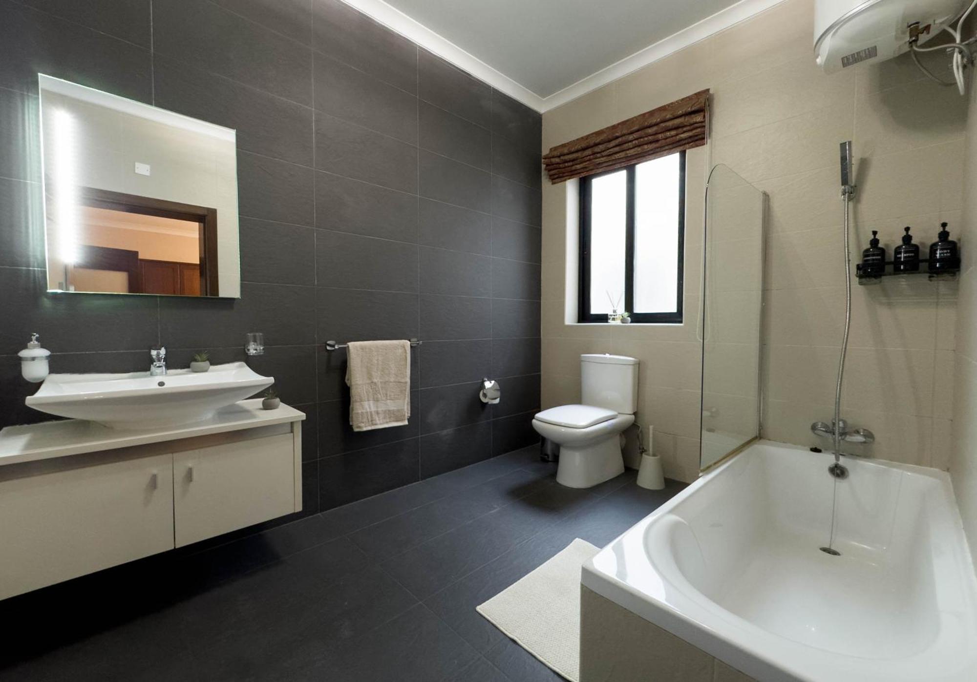 Apartment Jacuzzi Terrace Getaway With Valletta Views