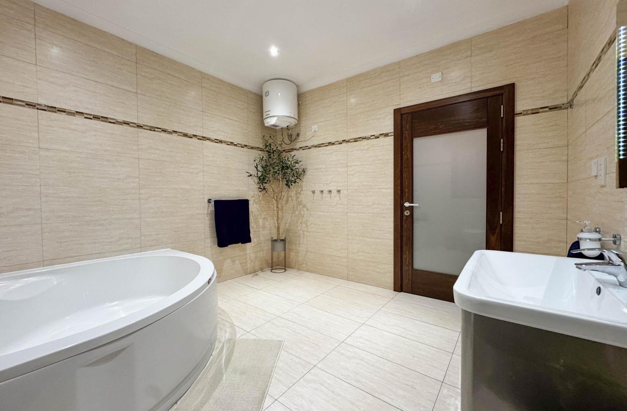 Apartment Jacuzzi Terrace Getaway With Valletta Views *