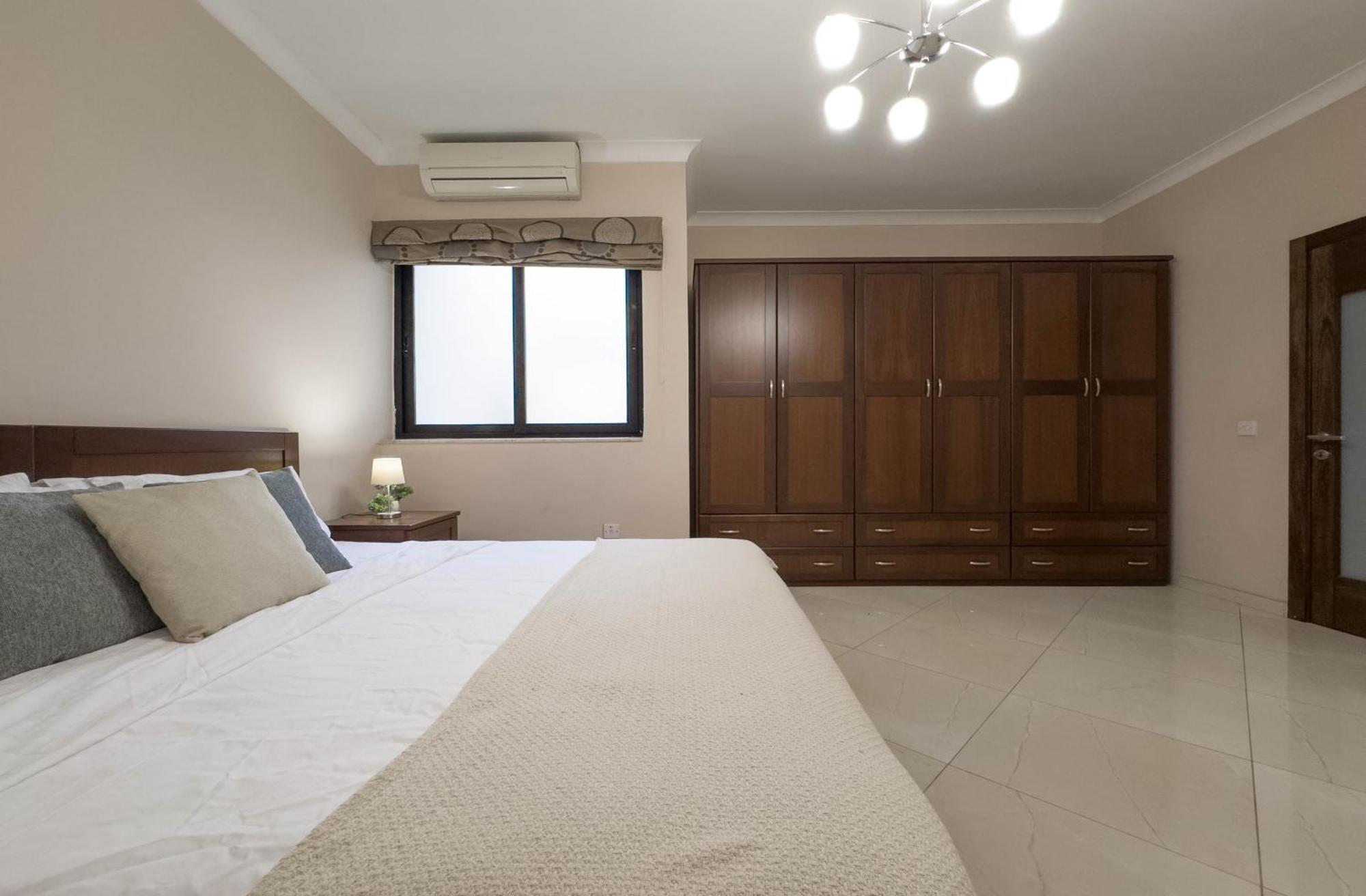 Jacuzzi Terrace Getaway With Valletta Views Apartment