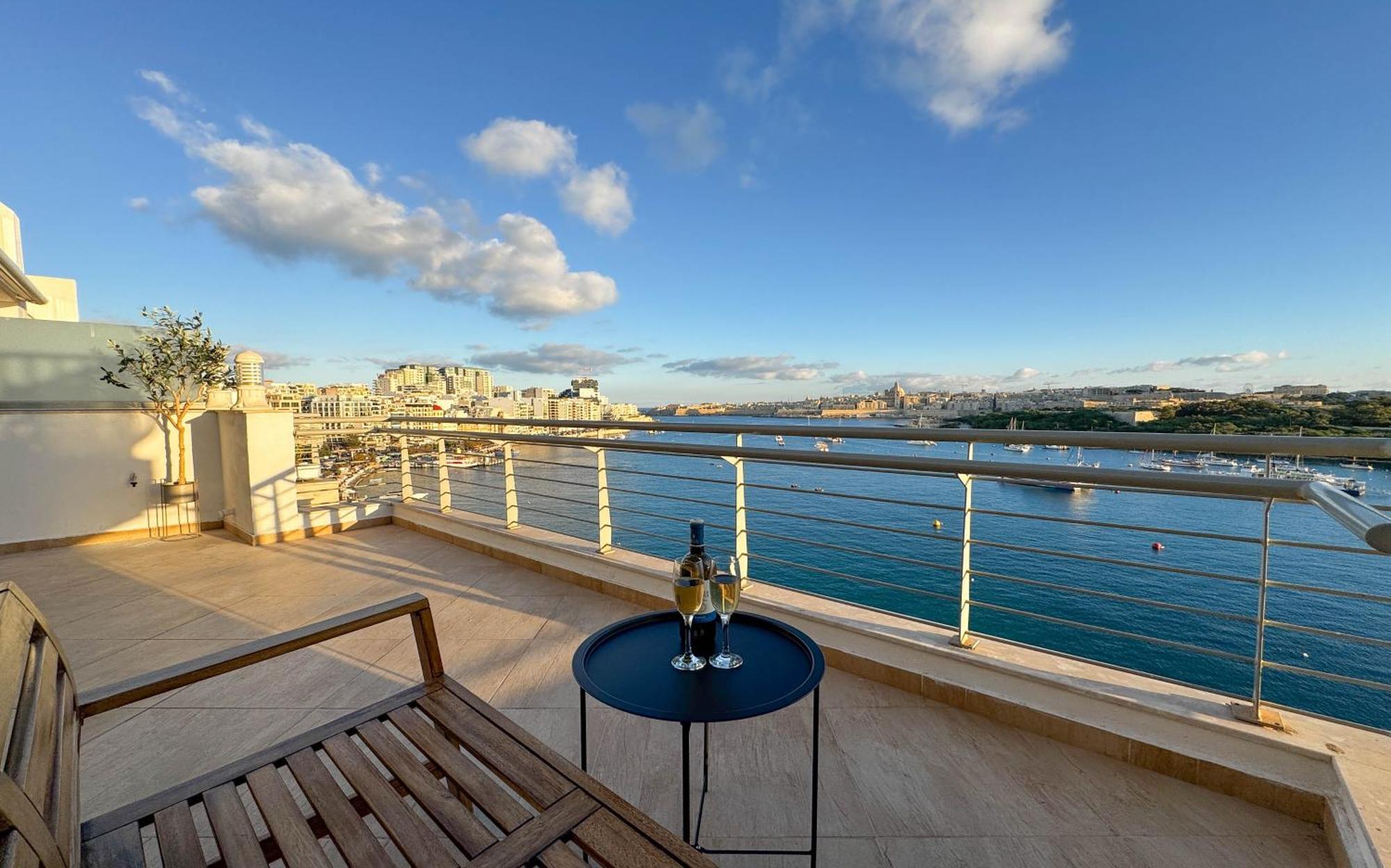Apartment Jacuzzi Terrace Getaway With Valletta Views *