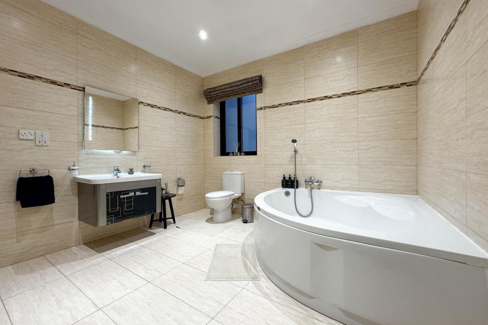 Jacuzzi Terrace Getaway With Valletta Views Sliema
