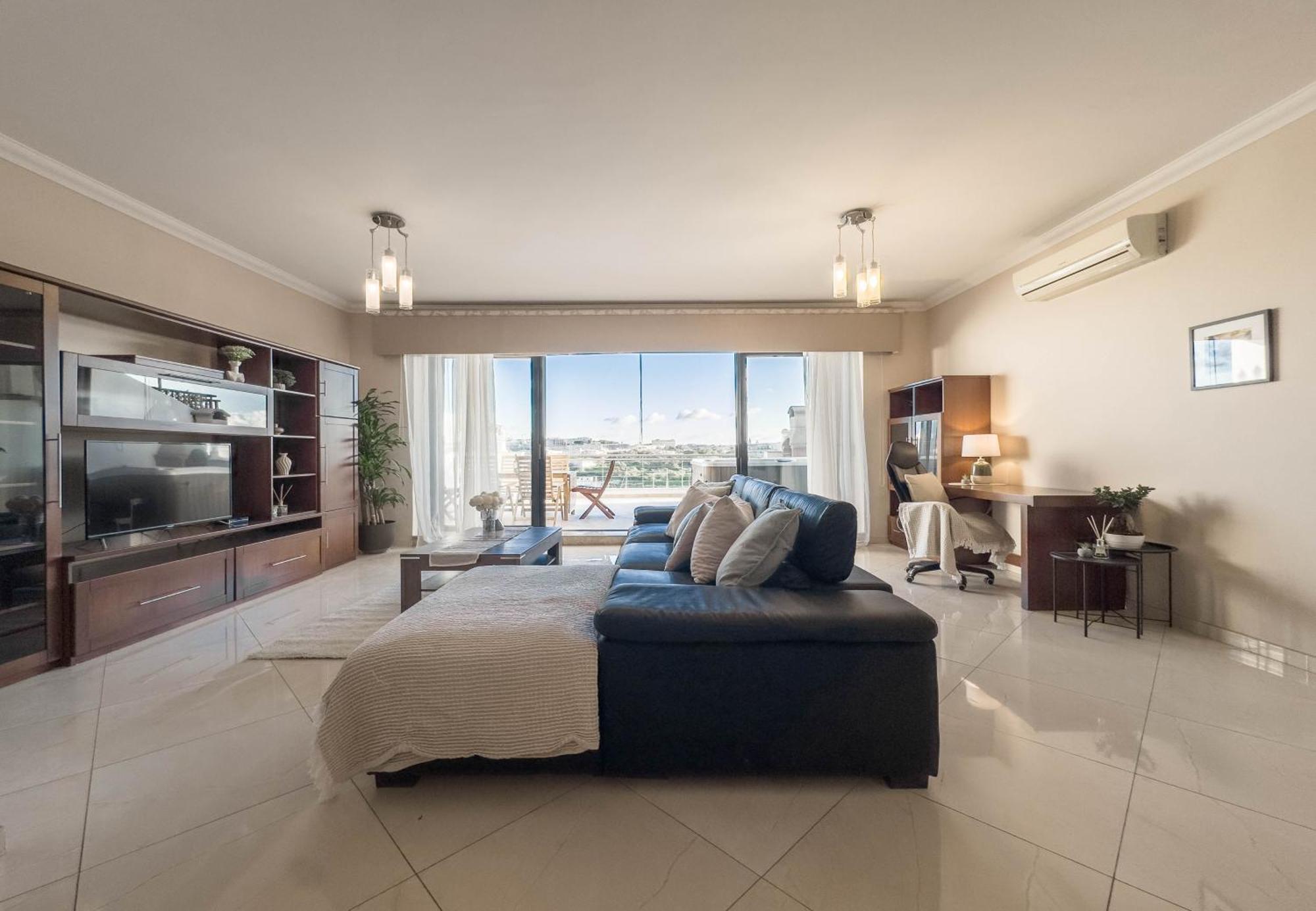 Jacuzzi Terrace Getaway With Valletta Views Apartamento *
