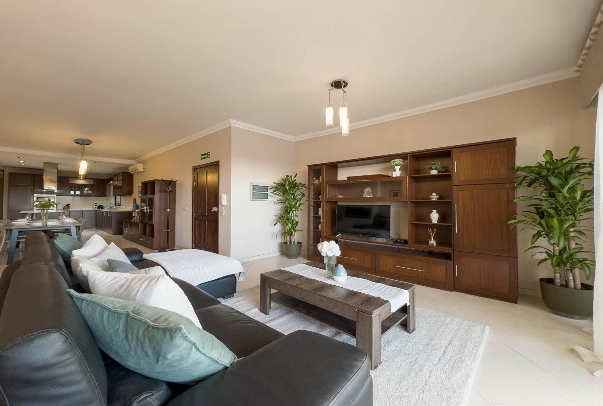 Jacuzzi Terrace Getaway With Valletta Views Apartamento Sliema
