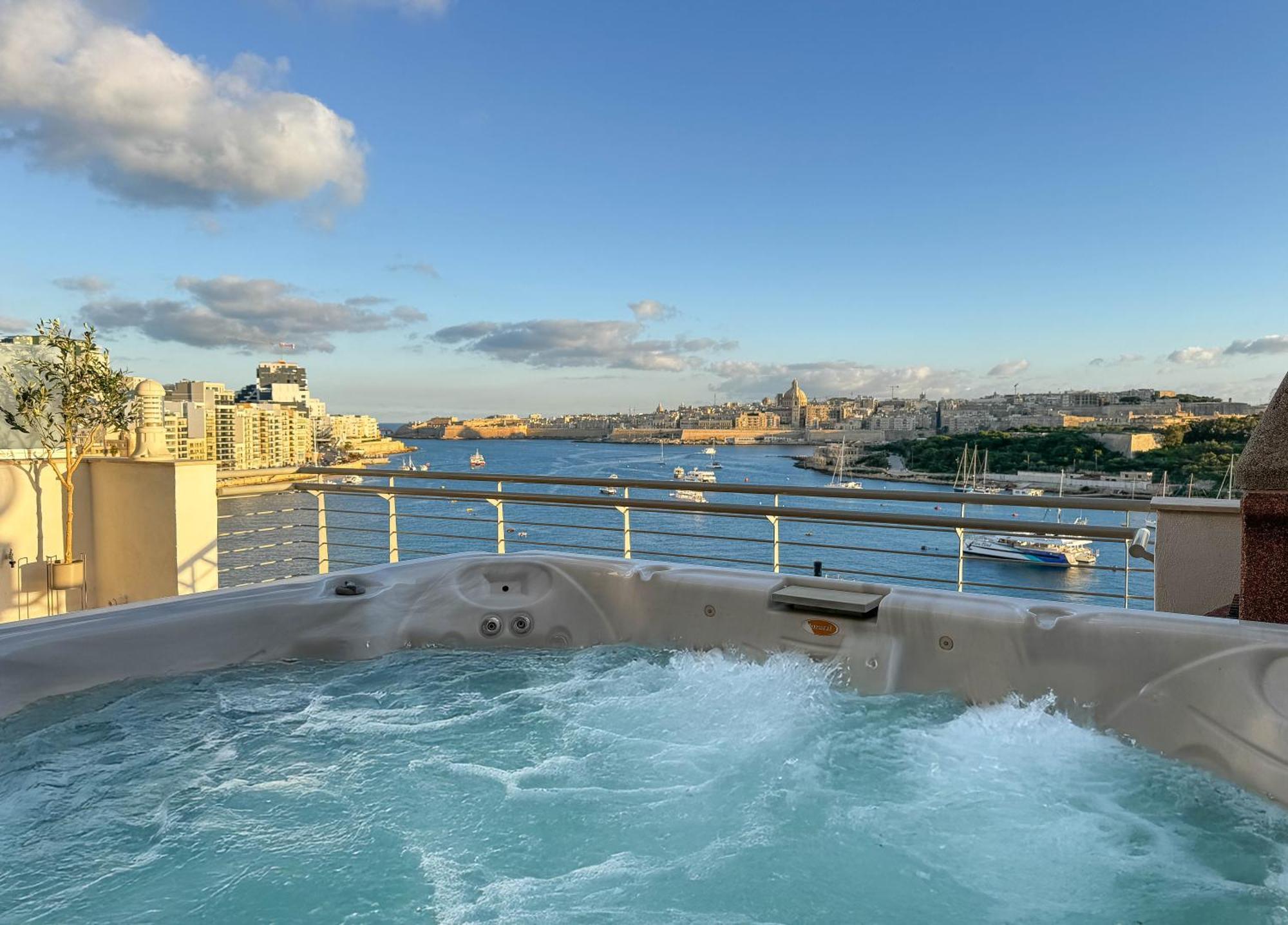 Apartment Jacuzzi Terrace Getaway With Valletta Views Sliema